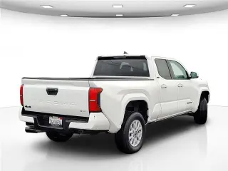 Toyota Tacoma 2024 4x4 SR5 4dr Double Cab 5.0 ft SB