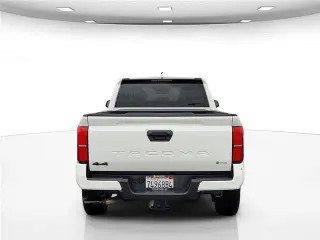 Toyota Tacoma 2024 4x4 SR5 4dr Double Cab 5.0 ft SB