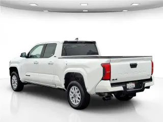 Toyota Tacoma 2024 4x4 SR5 4dr Double Cab 5.0 ft SB