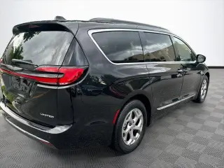 Chrysler Pacifica 2023 Limited 4dr Mini-Van