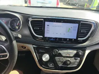Chrysler Pacifica 2021 Touring 4d Minivan