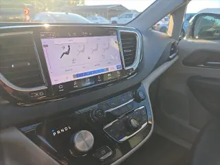 Chrysler Pacifica 2024 Touring L 4d Van Mini