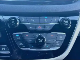 Chrysler Pacifica 2023 Touring L 4d Mini-Van