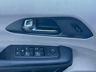 Chrysler Pacifica 2023 Touring L 4d Mini-Van