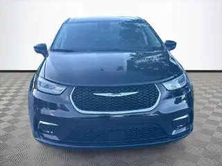 Chrysler Pacifica 2023 Touring L 4d Mini-Van