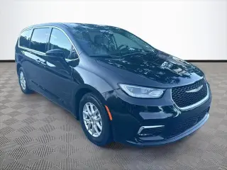 Chrysler Pacifica 2023 Touring L 4d Mini-Van
