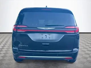 Chrysler Pacifica 2023 Touring L 4d Mini-Van