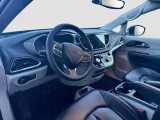 Chrysler Pacifica 2023 Touring L 4d Mini-Van