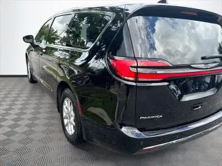 Chrysler Pacifica 2025 Select 4dr Mini-Van
