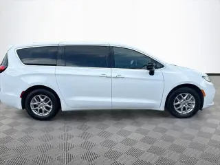 Chrysler Pacifica 2025 Select 4dr Mini-Van
