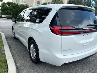 Chrysler Pacifica 2025 Select 4dr Mini-Van