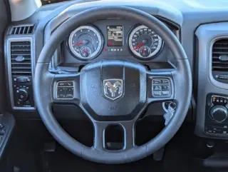 Ram 1500 Classic 2020 4x4 Tradesman 4dr Crew Cab 5.5 ft. SB Pickup