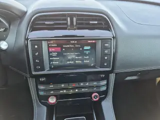Jaguar F-PACE 2017 AWD S SUV 4 puertas