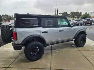 Ford Bronco 2022 4x4 Black Diamond 4 puertas SUV