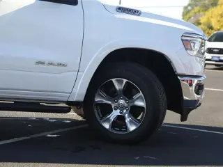 Ram 1500 2019 4x4 Laramie 4dr Crew Cab con 5.6 ft. SB Pickup
