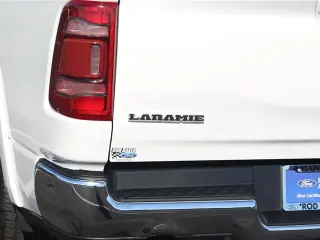 Ram 1500 2019 4x4 Laramie 4dr Crew Cab con 5.6 ft. SB Pickup