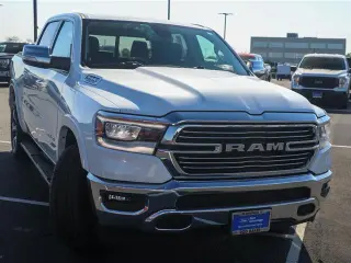 Ram 1500 2019 4x4 Laramie 4dr Crew Cab con 5.6 ft. SB Pickup