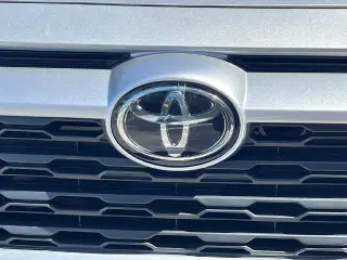 Toyota RAV4 2023 LE 4dr SUV