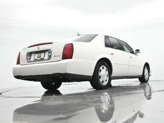 Cadillac DeVille 2005 4dr Sedán