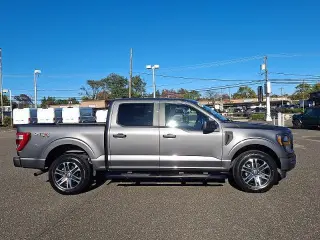 Ford F-150 2023 4x4 XL 4dr SuperCrew 5.5 ft. SB