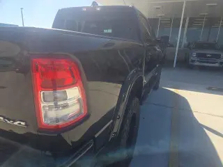 Ram 1500 2022 4x4 Lone Star 4 puertas Crew Cab 5.6 ft. SB Camioneta