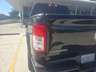 Ram 1500 2022 4x4 Lone Star 4 puertas Crew Cab 5.6 ft. SB Camioneta