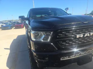Ram 1500 2022 4x4 Lone Star 4 puertas Crew Cab 5.6 ft. SB Camioneta