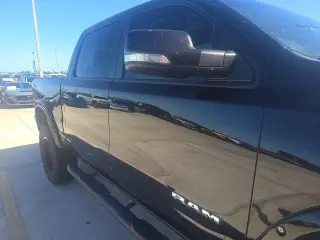 Ram 1500 2022 4x4 Lone Star 4 puertas Crew Cab 5.6 ft. SB Camioneta