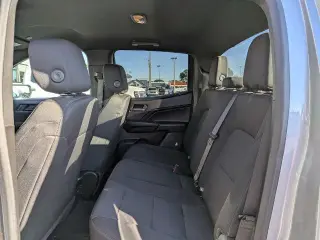 Chevrolet Colorado 2024 4x2 Camioneta de Trabajo Cabina Doble Portas 5