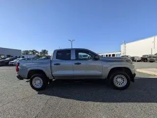 Chevrolet Colorado 2024 4x2 Camioneta de Trabajo Cabina Doble Portas 5