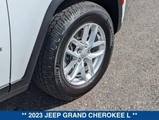 Jeep Grand Cherokee L 2023 4x4 Laredo SUV 4 puertas