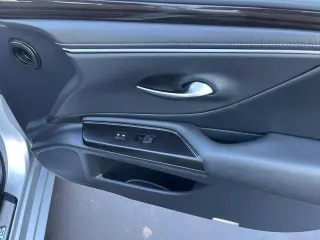 Lexus ES 300h 2019 de lujo 4 puertas Sedán