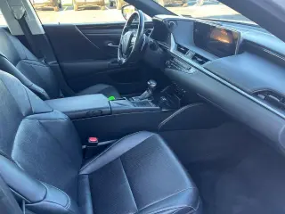 Lexus ES 300h 2019 de lujo 4 puertas Sedán