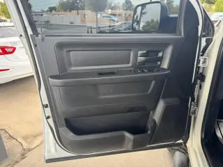 2017 RAM 2500 Tradesman 4x4 Crew Cab 8' Box