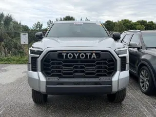 Toyota Tundra 2022 4x2 SR5 4dr CrewMax Cab Pickup SB