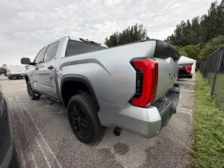 Toyota Tundra 2022 4x2 SR5 4dr CrewMax Cab Pickup SB
