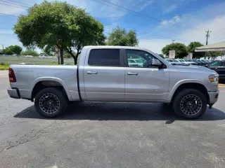 Ram 1500 2021 4x4 Laramie 4dr Crew Cab 5.6 ft. SB Pickup