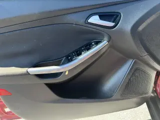 2014 Ford Focus 5dr HB Titanium