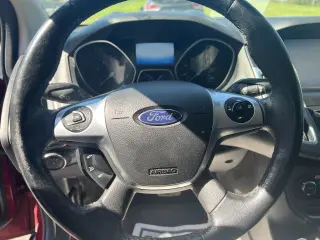 2014 Ford Focus 5dr HB Titanium