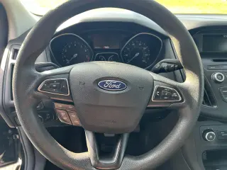 2017 Ford Focus SE Sedan