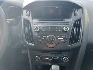 2017 Ford Focus SE Sedan