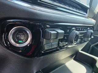2024 Chevrolet Silverado 1500 LTZ Crew Cab 4WD