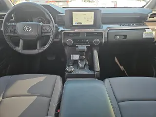 Toyota Tacoma 2025 4x4 SR5 4dr Double Cab 5.0 ft SB