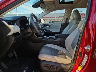 Toyota RAV4 2023 XLE Premium 4dr SUV