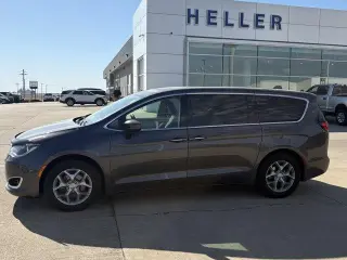 Chrysler Pacifica 2019 Touring Plus 4dr Minivan