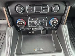 Chevrolet Suburban 2021 4x4 High Country 4dr SUV