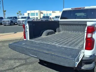 Chevrolet Silverado 2500HD 2023 4x4 Custom Cabina Crew 4 puertas