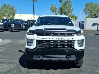 Chevrolet Silverado 2500HD 2023 4x4 Custom Cabina Crew 4 puertas