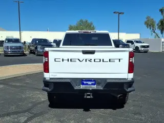 Chevrolet Silverado 2500HD 2023 4x4 Custom Cabina Crew 4 puertas