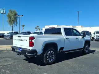 Chevrolet Silverado 2500HD 2023 4x4 Custom Cabina Crew 4 puertas